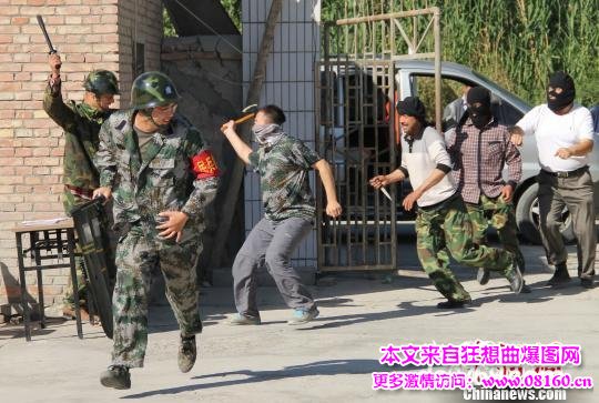 新疆五暴徒袭警被击毙,武警新疆反恐纪实视频