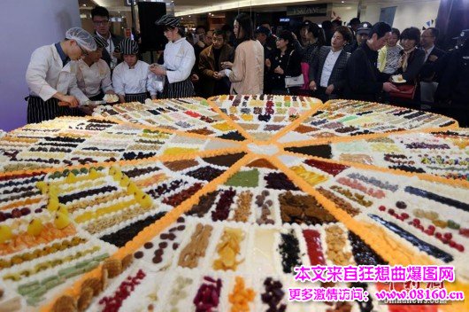 最有料蛋糕亮相南京 吸进近千市民品尝有啥料